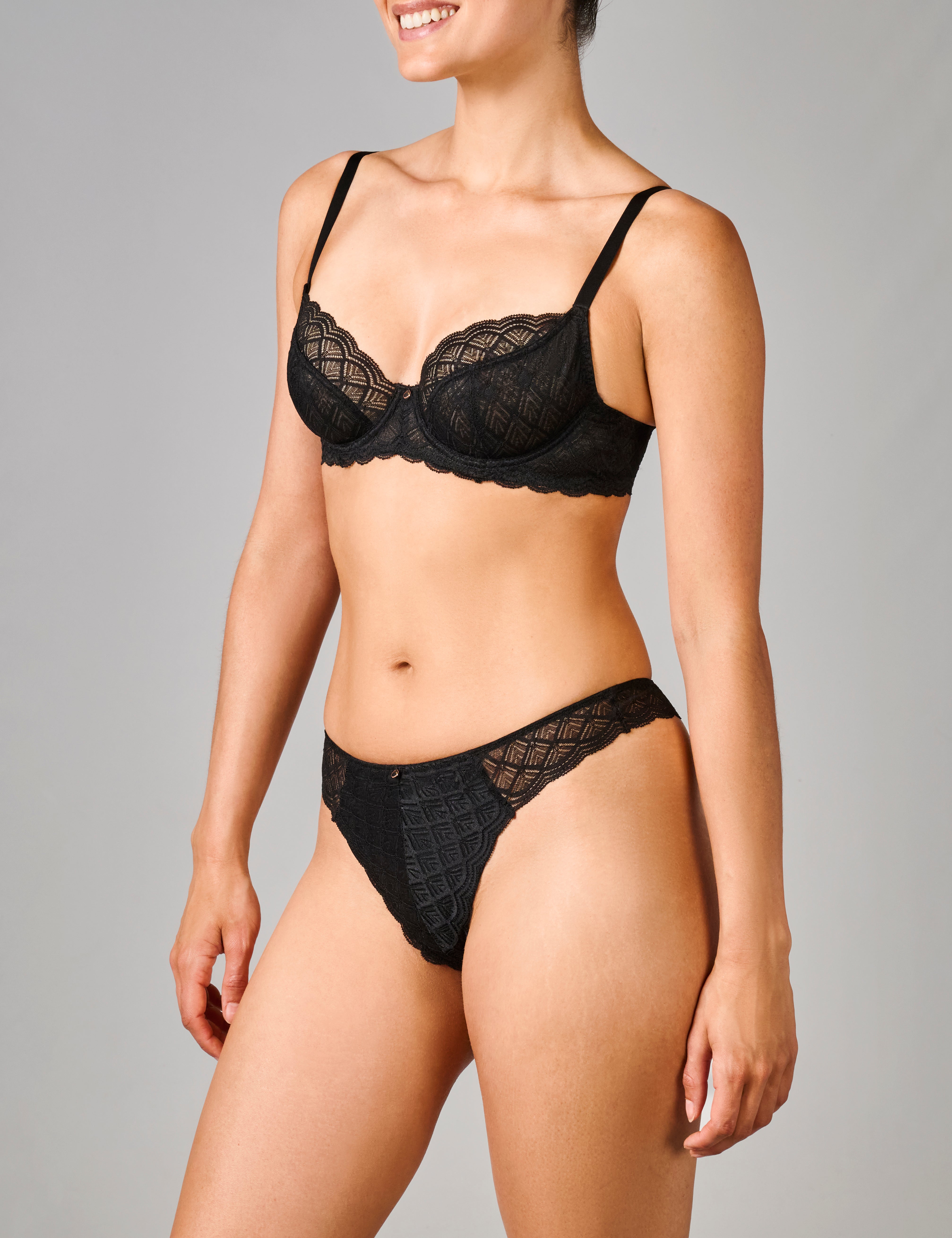 Nadia hoog uitgesneden brazilian slip