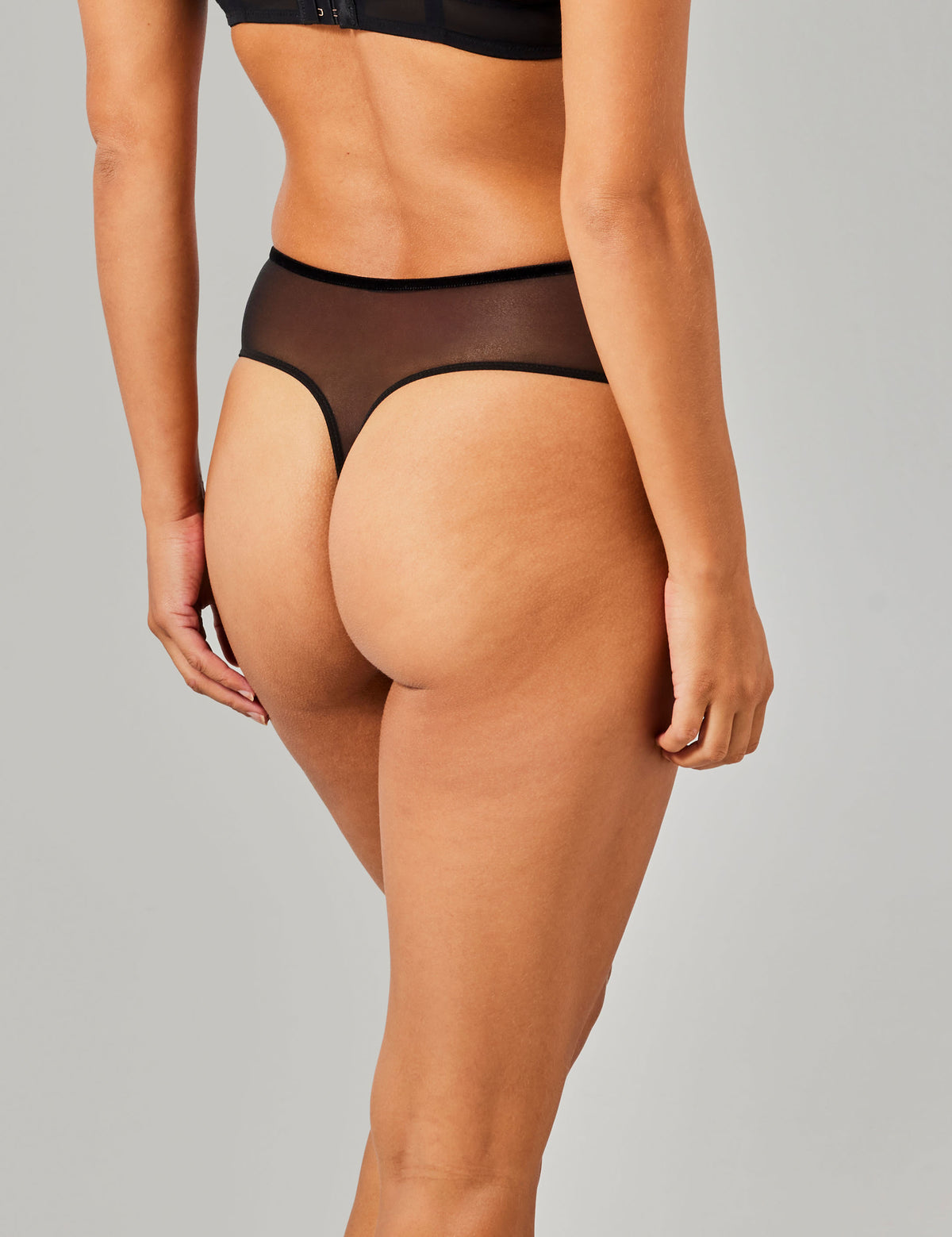 Marrit hoge taille string zwart