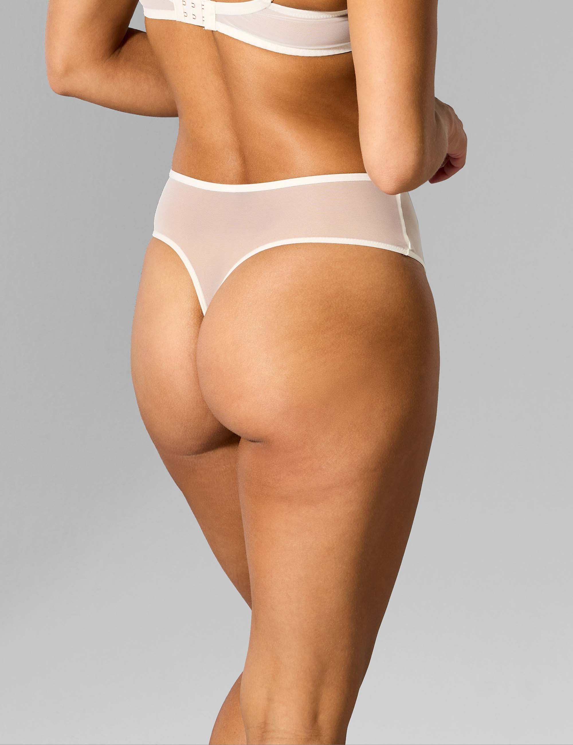 Tanja hoge taille string