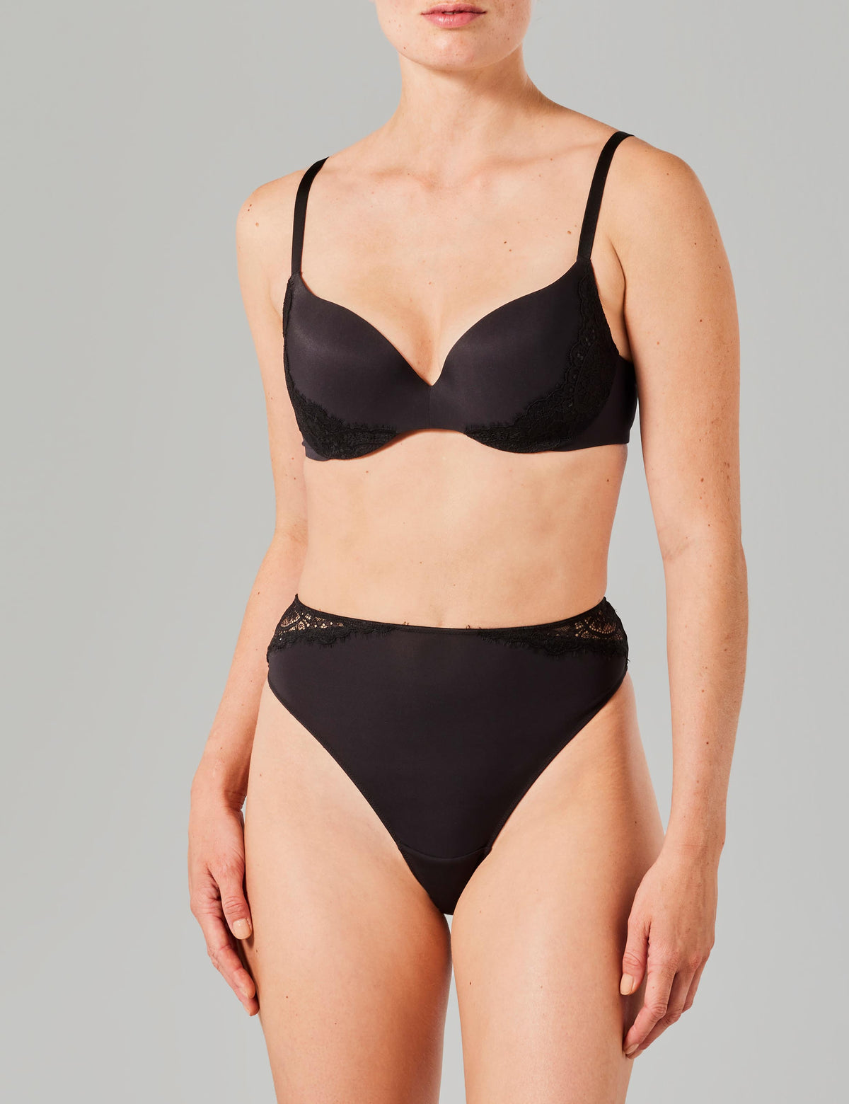 Comfort kanten voorgevormde plunge bh zwart