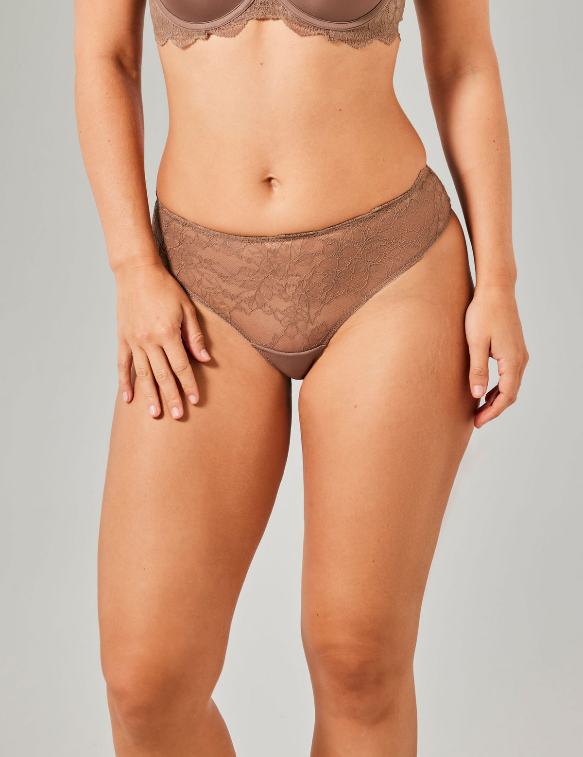 Fabulous string taupe