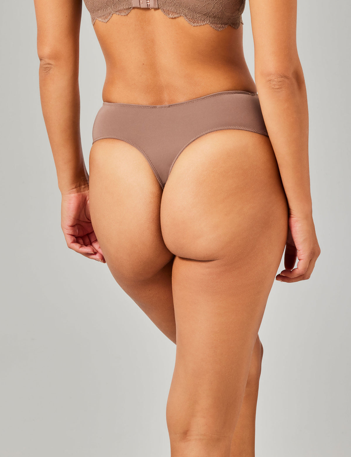 Fabulous hoge taille string taupe