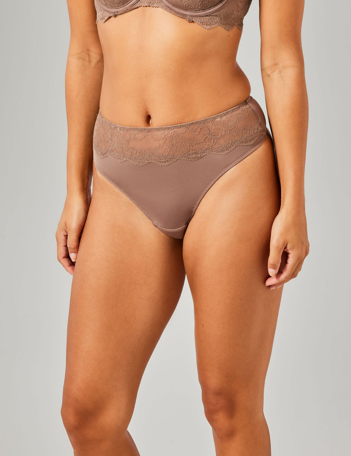 Fabulous hoge taille string taupe