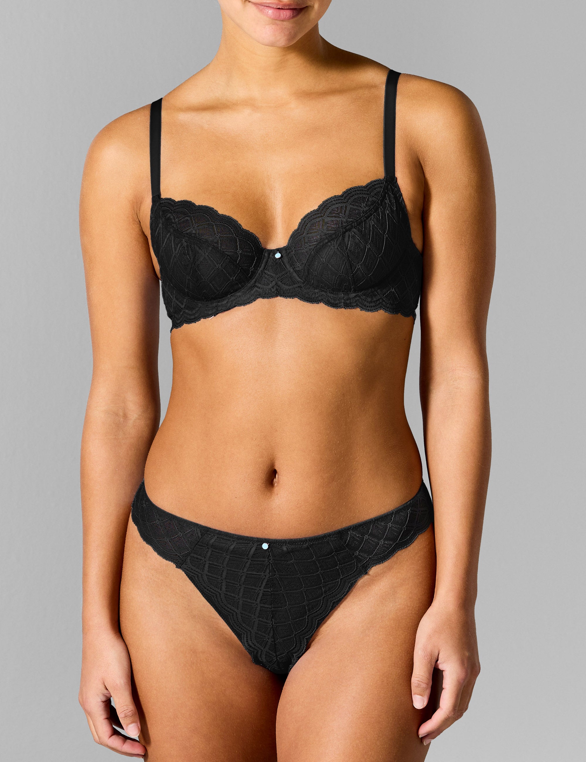 Nadia hoog uitgesneden brazilian slip