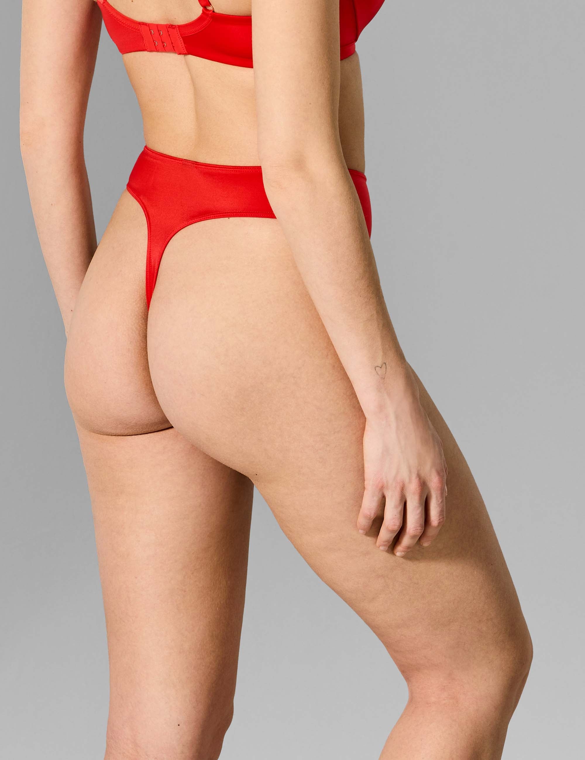 Comfort hoge taille string rood